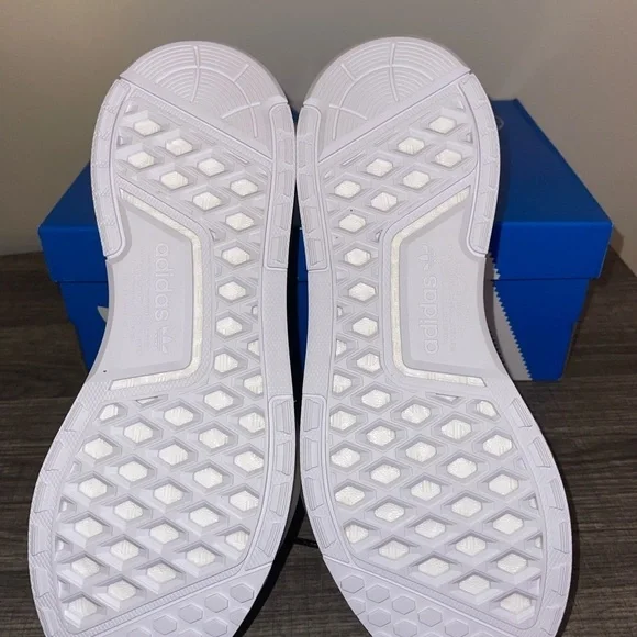 COPY - 🆕Women’s Adidas NMD V3 Size 9 NIB - Picture 9 of 11